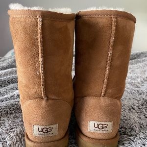 UGG Chestnut Classic Short Boots